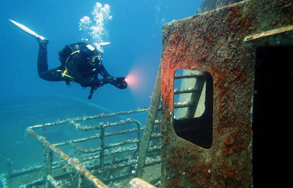 Full-Day Wreck Diving in Hurghada